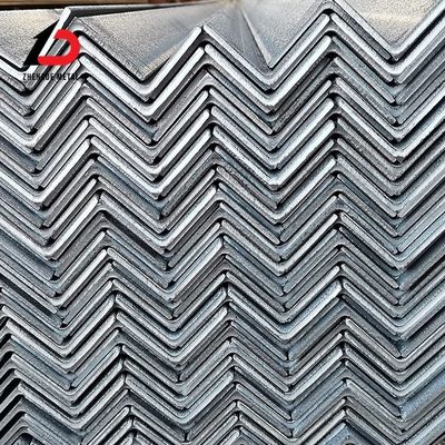 Strukturell warmgewalzte, perforierte Winkelstange mit niedrigem Kohlenstoffgehalt, leicht Ss400 ASTM A36m S235jr