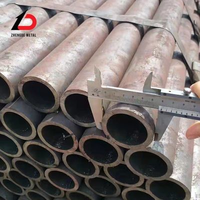 China Baustoff A53 Q235 Q345 Q195 Warmgewalzt, nackt, geölt, mit Kohlenstoff versehen, galvanisiertes Stahl, nahtloses rundes/quadratisches Rohr